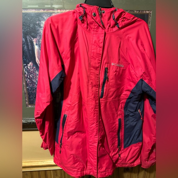 Columbia Winter Jacket. Gives you the ability to zip in a fleece jacket under - Picture 1 of 5